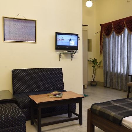 Hotel Esplanade Chambers Колката Екстериор снимка