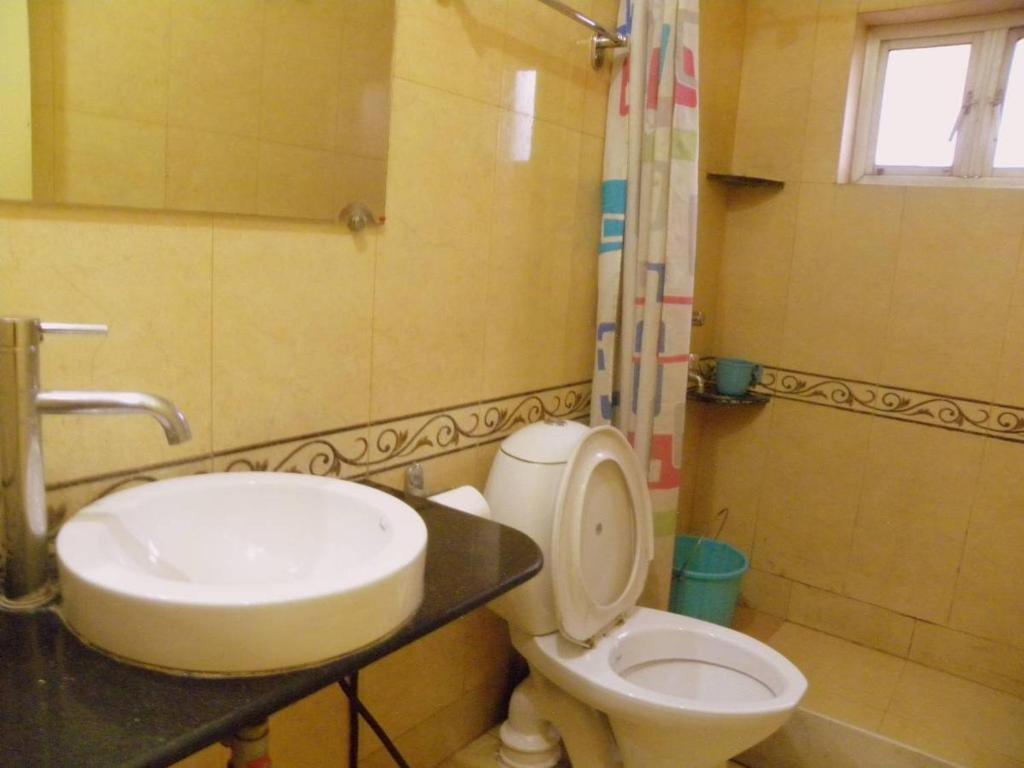 Hotel Esplanade Chambers Колката Екстериор снимка