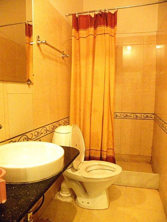 Hotel Esplanade Chambers Колката Екстериор снимка