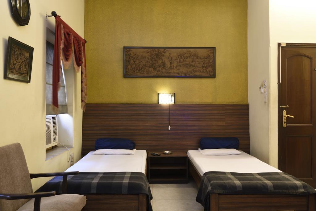 Hotel Esplanade Chambers Колката Екстериор снимка