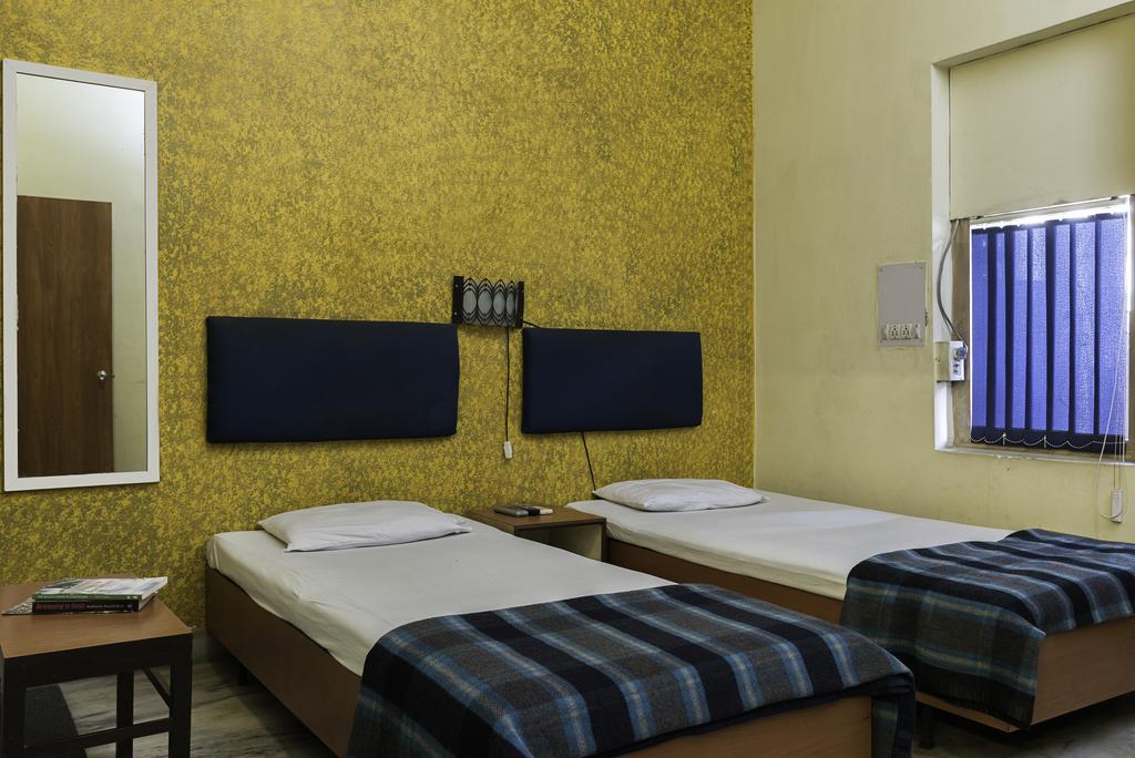 Hotel Esplanade Chambers Колката Екстериор снимка