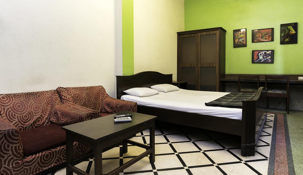 Hotel Esplanade Chambers Колката Екстериор снимка
