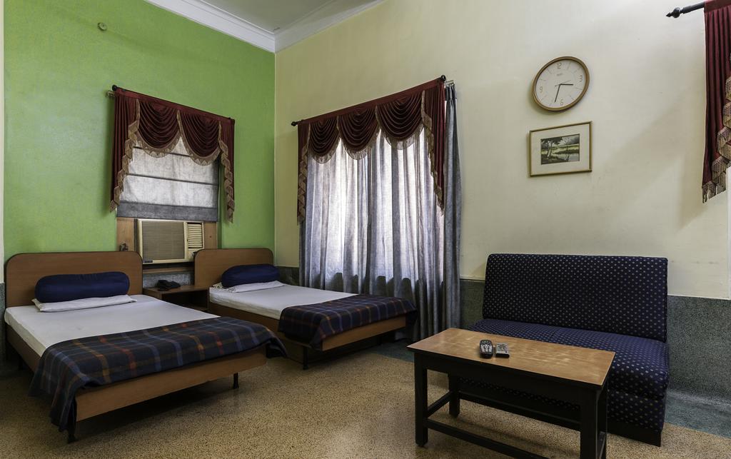 Hotel Esplanade Chambers Колката Екстериор снимка