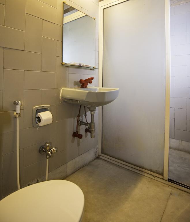 Hotel Esplanade Chambers Колката Екстериор снимка