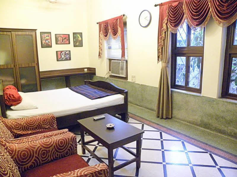 Hotel Esplanade Chambers Колката Екстериор снимка